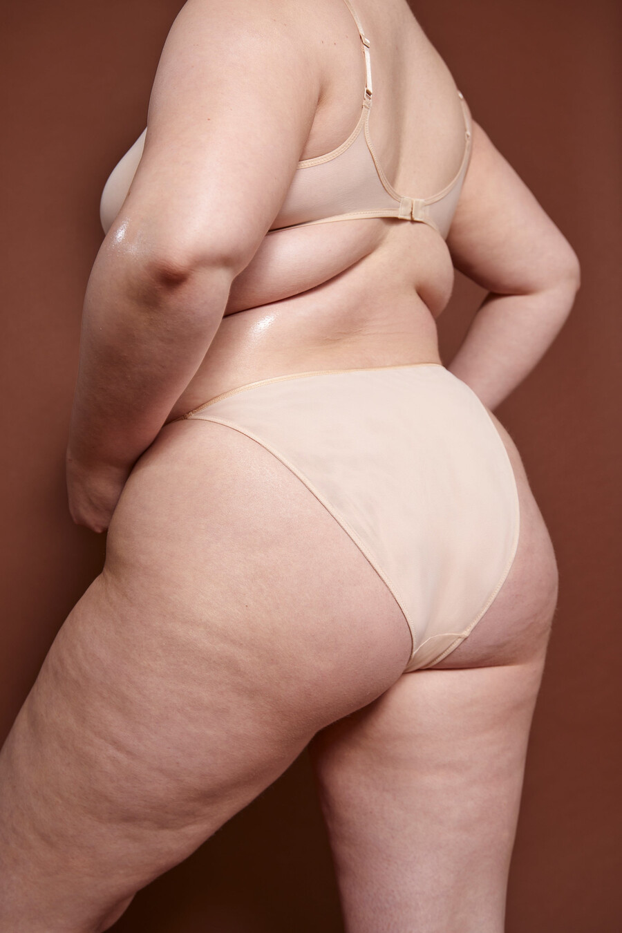 měkké síťované bikiny s tkaničkami v béžové barvě